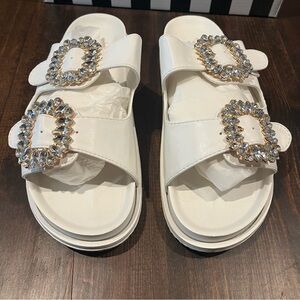 NIB Camel Threads Slip On Sandal in white w Gold Accents Size 8